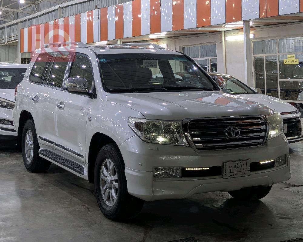 تۆیۆتا لاند کروزەر